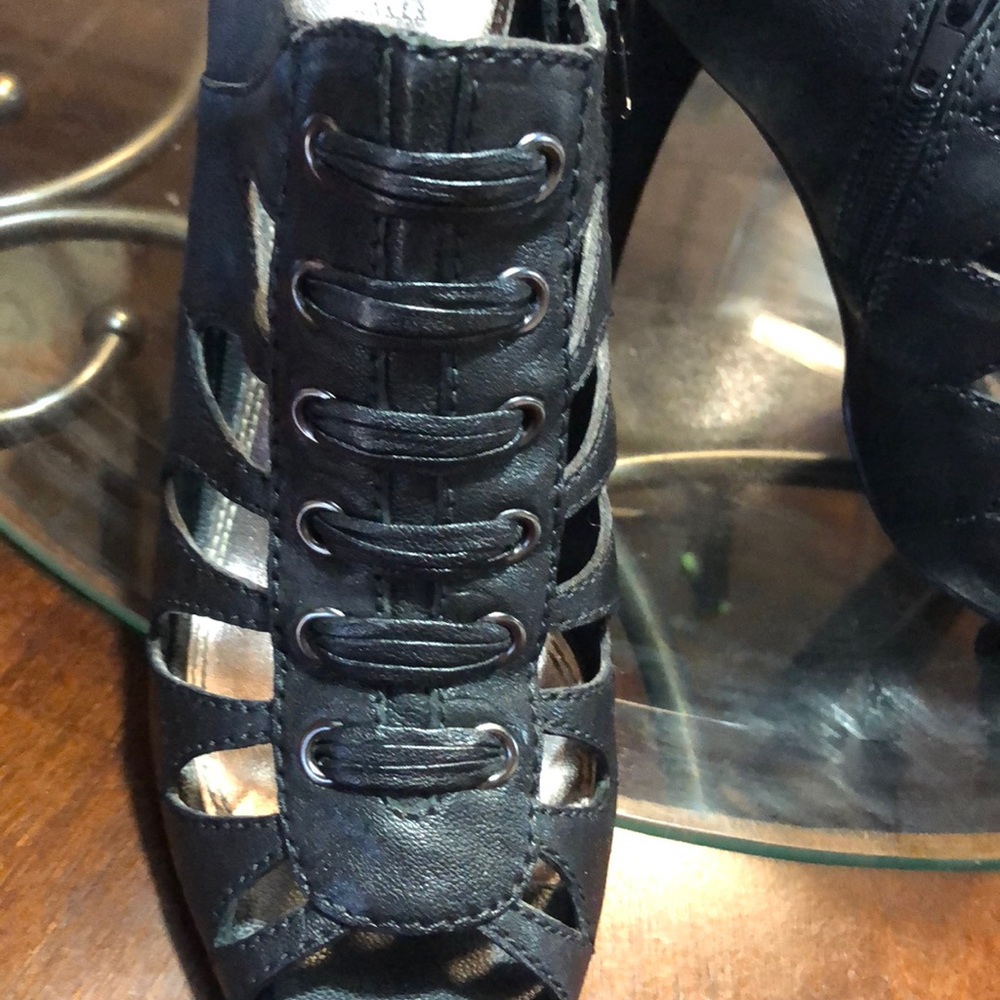 Heels - Picture 4 of 5